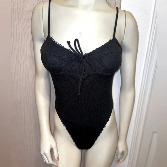 LACE TRIM BLACK CHEEKY ONE PIECE BATHING SUITE WITH OPEN BACK SIZE SMALL - Picture 2 of 14